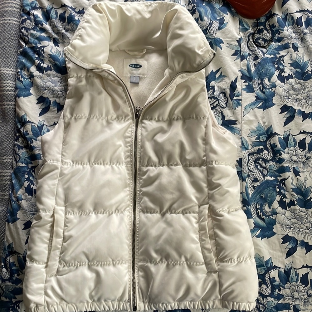 Womens white puffer vest, small